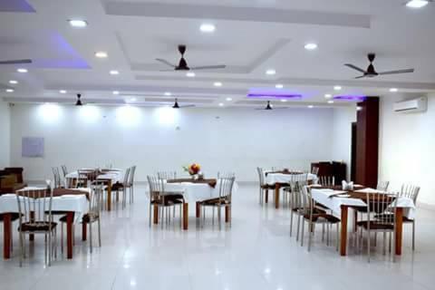 Hotel Rk Residency Satna Екстериор снимка